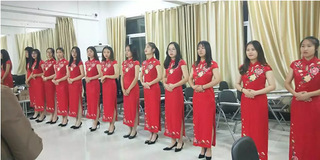 礼仪协会举办礼仪姿态训练活动